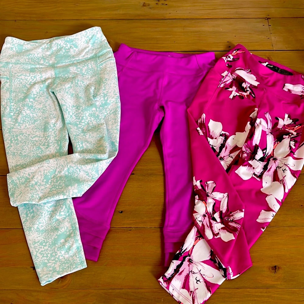 Avia girls leggings. No stains no snags . All have side pockets on both sides